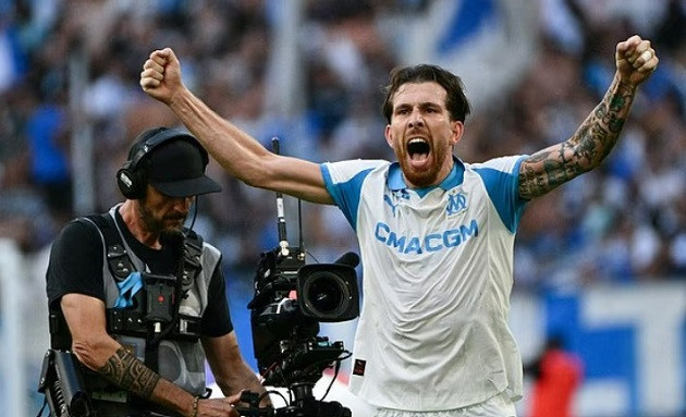Newcastle đàm phán chiêu mộ Pierre-Emile Hojbjerg thay thế Bruno Guimaraes tại Ngoại hạng Anh