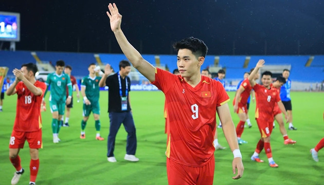 Đình Bắc lập cú đúp đưa tuyển Việt Nam vào bán kết ASEAN Cup 2026 sau bài học nghiêm khắc
