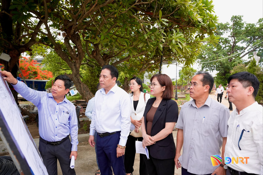 Phó Bí thư Thường trực Thành ủy Nguyễn Khắc Toàn kiểm tra các công trình văn hóa, lịch sử