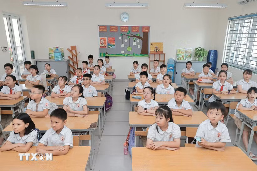 Sắp xếp trường học: Bộ Nội vụ hướng dẫn giải quyết chính sách trước 30/11
