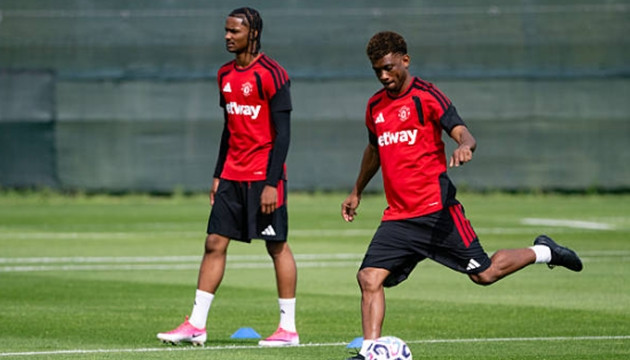 Man Utd từ bỏ tour du đấu thương mại để cắm trại tại Carrington trước mùa giải 2026/27