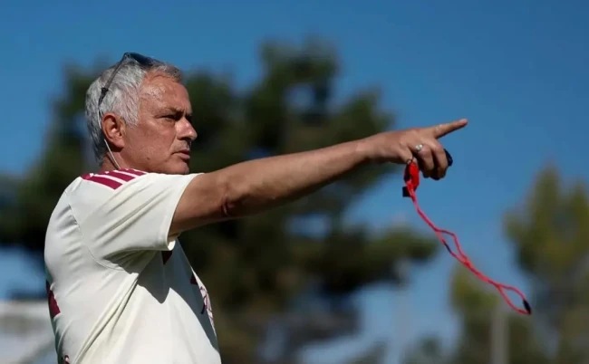 Jose Mourinho xây dựng đội hình Real Madrid cực mạnh với bom tấn Yan Diomande năm 2026
