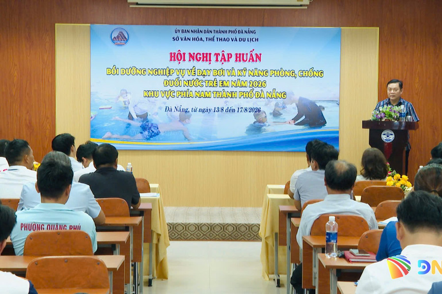Đà Nẵng tập huấn nghiệp vụ dạy bơi, phòng chống đuối nước cho gần 100 học viên