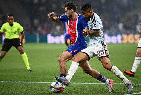 PSG hạ Aston Villa 2-1 bảo vệ thành công Siêu cúp châu Âu nhờ sự tỏa sáng của Doue