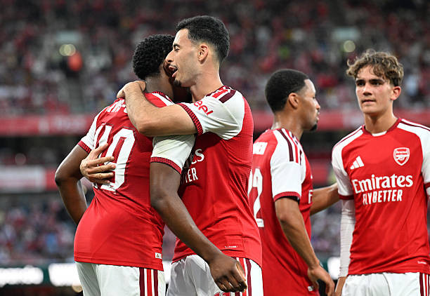 David Raya tỏa sáng trên chấm luân lưu, Arsenal hạ Como sau cuộc đọ sức kịch tính tại Emirates