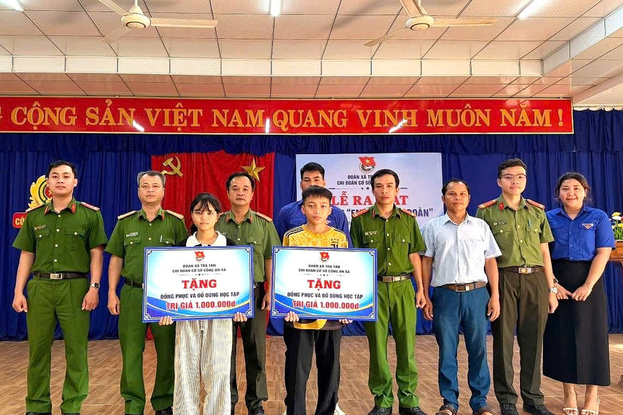 “Em nuôi của Đoàn” tiếp sức học sinh khó khăn