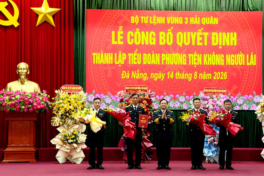 Công bố quyết định thành lập Tiểu đoàn phương tiện không người lái thuộc Vùng 3 Hải quân