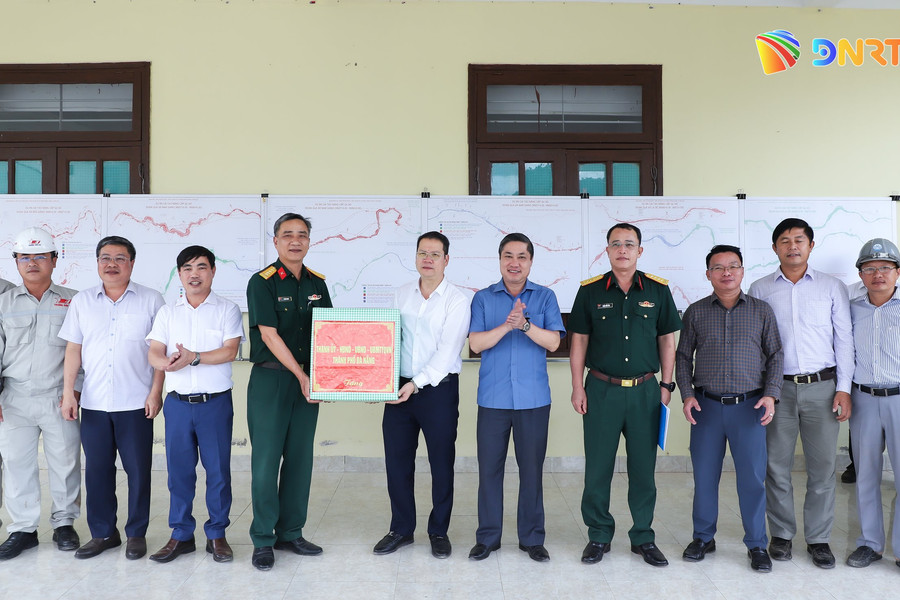 Chủ tịch UBND thành phố Nguyễn Mạnh Hùng kiểm tra thi công Dự án Cải tạo, nâng cấp Quốc lộ 14D