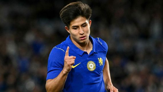 Chelsea ký hợp đồng 7 năm với Dastan Satpayev rồi gửi sang Burnley tích lũy kinh nghiệm