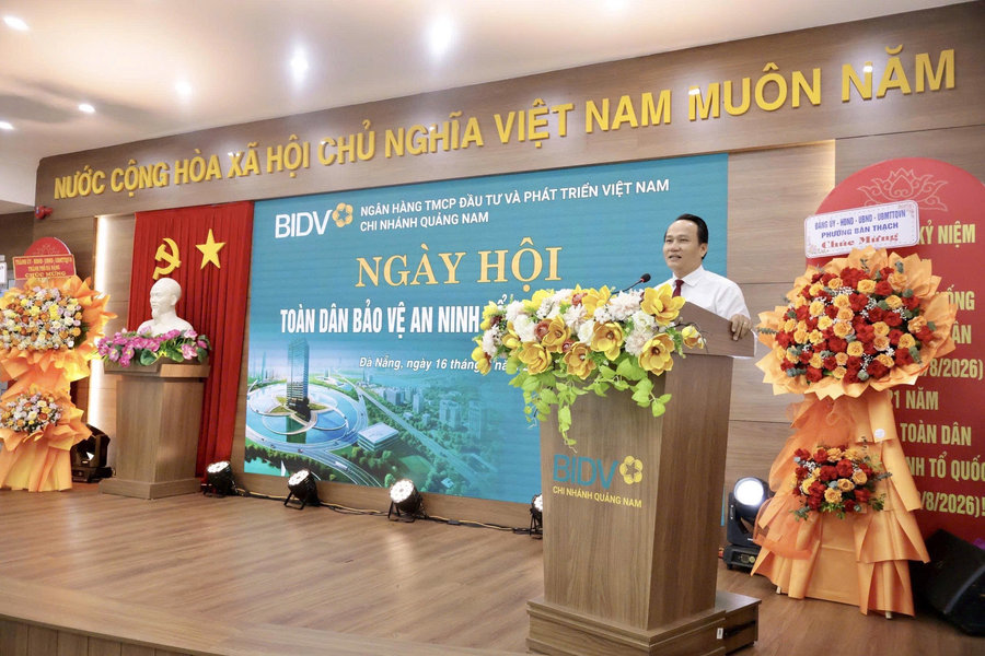 Phó Bí thư Thành ủy, Chủ tịch Ủy ban MTTQ Việt Nam thành phố Nguyễn Đình Vĩnh dự Ngày hội Toàn dân bảo vệ an ninh Tổ quốc tại BIDV Chi nhánh Quảng Nam