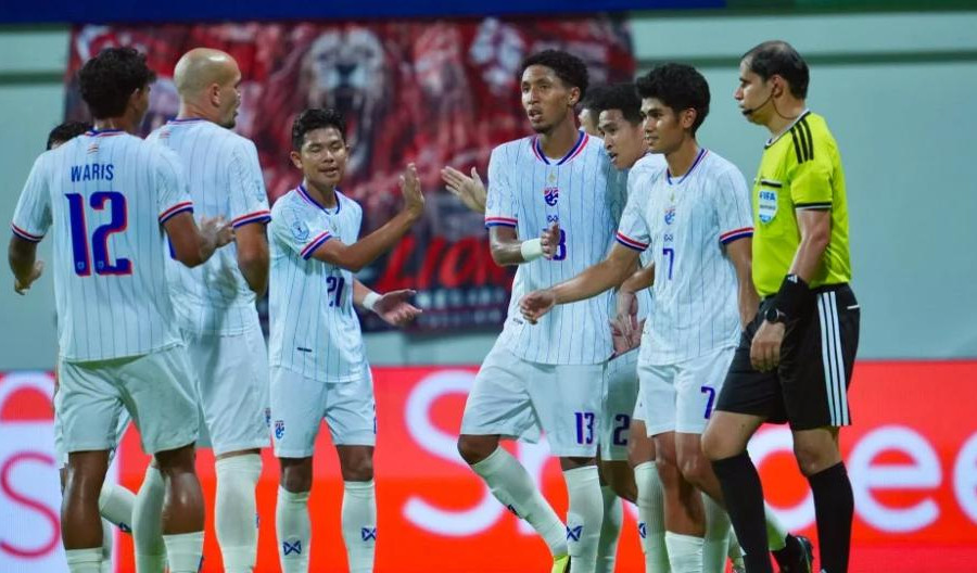 Tuyển Thái Lan lột xác nhờ triết lý thực dụng của HLV Anthony Hudson tại ASEAN Cup 2026