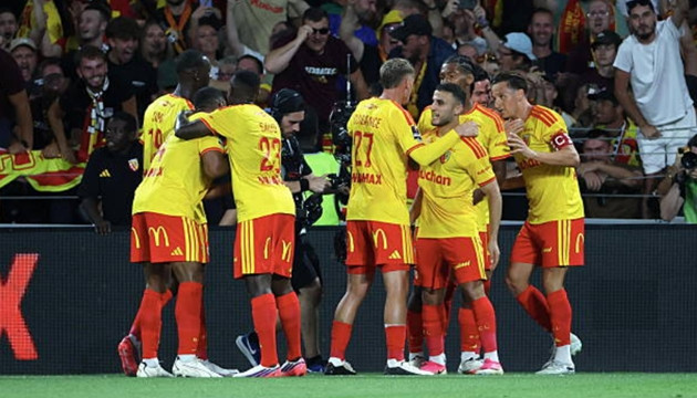 Florian Thauvin tỏa sáng, Lens quật ngã PSG 1-0 giành Siêu cúp Pháp trong thế thiếu người