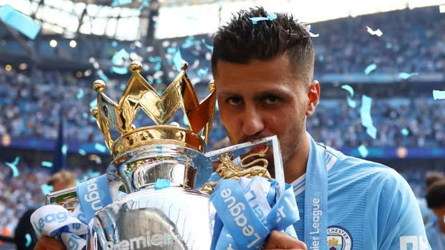 Man City chia tay Rodri sang Barcelona với giá 65,4 triệu bảng và nỗ lực tìm người thay thế