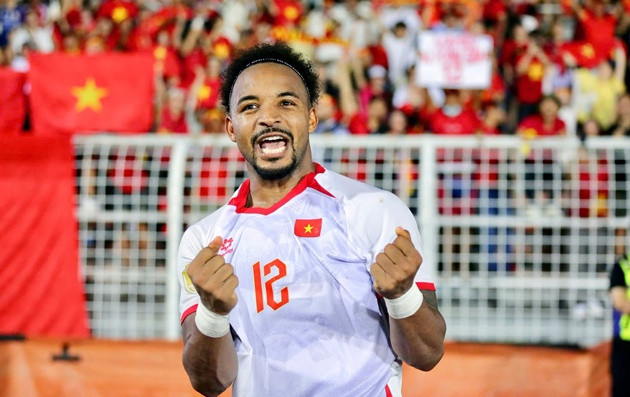 Nguyễn Xuân Son mở tỷ số giúp Việt Nam hạ Malaysia 2-0 và xóa dớp 16 năm tại Kuala Lumpur