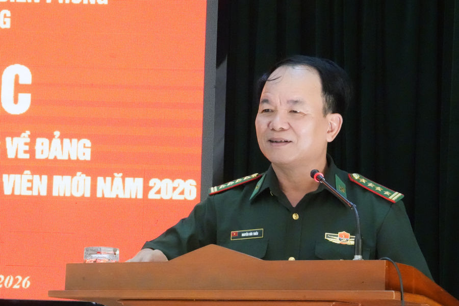 Bồi dưỡng nhận thức về Đảng cho quần chúng ưu tú, lý luận chính trị cho đảng viên mới