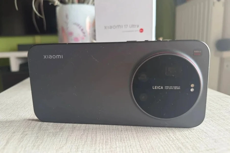 Chế độ Supermoon trên Xiaomi 17 Ultra bị nhầm Mặt Trời thành Mặt Trăng khi chụp nhật thực