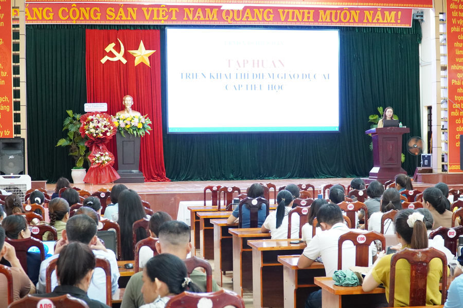 Xã Chiên Đàn tập huấn triển khai thí điểm giáo dục AI cho học sinh tiểu học