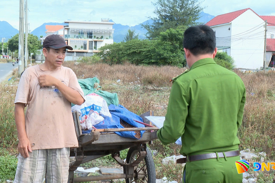 Phường Hòa Khánh thưởng 1 triệu đồng cho người báo đổ trộm rác thải, xà bần