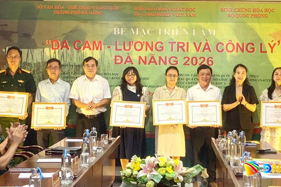 Hơn 1,4 tỷ đồng hỗ trợ nạn nhân tại triển lãm “Da cam - Lương tri và Công lý”