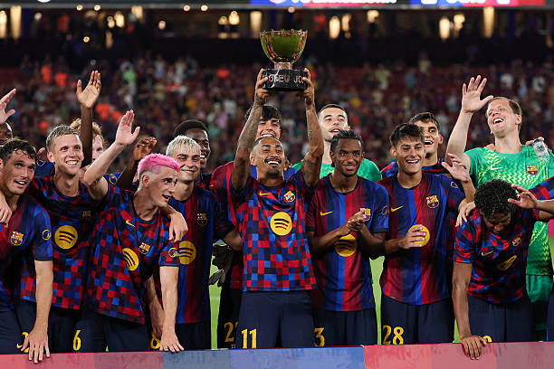 Barcelona đả bại Al Ahly 2-1 để giữ cúp Joan Gamper trước khi bắt đầu mùa giải mới tại Camp Nou