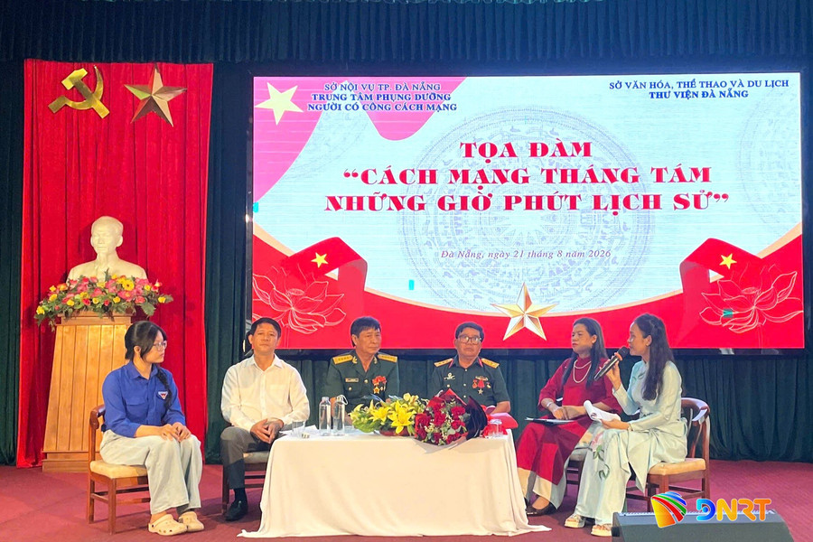 Xúc động tọa đàm “Cách mạng tháng Tám - Những giờ phút lịch sử”