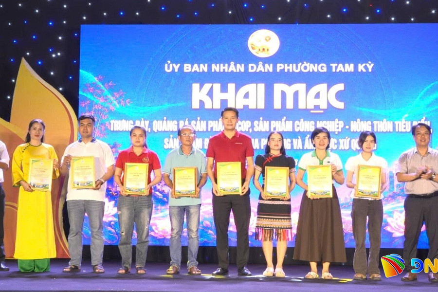 Tam Kỳ khai mạc chương trình trưng bày, giới thiệu sản phẩm OCOP và ẩm thực xứ Quảng