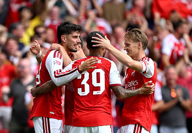 Arsenal bảo vệ ngai vàng Ngoại hạng Anh 2026/27: Từ kẻ đi săn thành mục tiêu bị săn đuổi