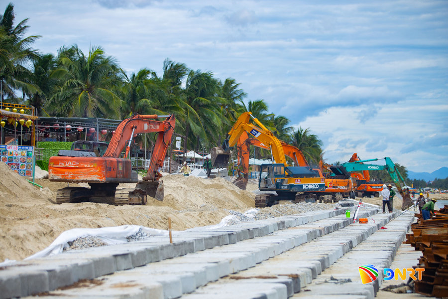 Tăng tốc thi công tuyến kè bảo vệ sông Thu Bồn khu vực An Lương và bờ biển Hội An