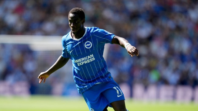 Liverpool dồn lực chiêu mộ ngôi sao Yankuba Minteh của Brighton sau bế tắc vụ Barcola