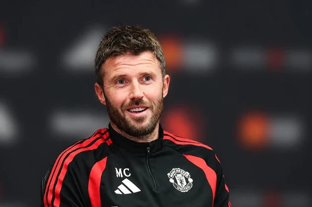 HLV Michael Carrick phản bác nhận định Manchester United có lịch thi đấu dễ dàng mùa 2026/27
