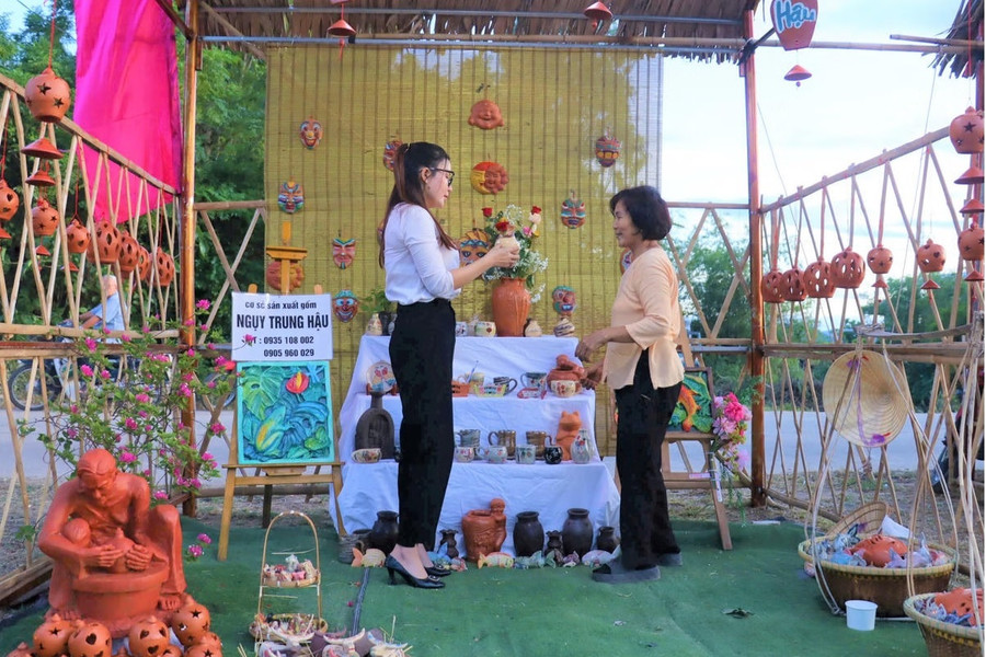 Festive coolours bring 500-year-old Thanh Ha Pottery Village to life