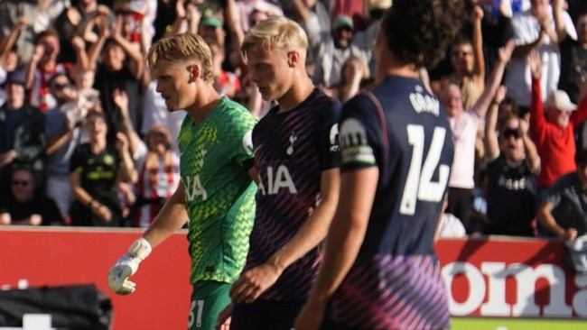 Brentford vùi dập Tottenham 3-0 tại vòng 1 giải Ngoại hạng Anh 2026/27 với lối đá áp đảo