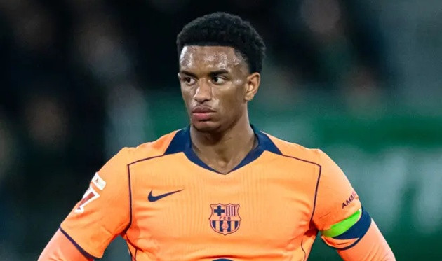Manchester United đẩy mạnh thương vụ chiêu mộ hậu vệ Alejandro Balde từ câu lạc bộ Barcelona