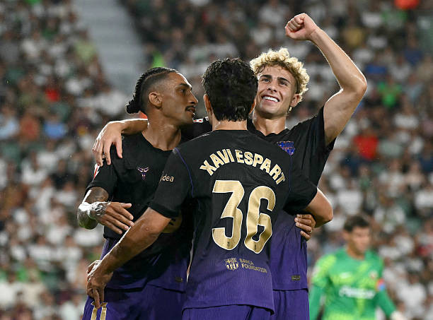 Barcelona đè bẹp Elche 5-0 trên sân khách: Đẳng cấp nhà vua và tài năng của Hansi Flick