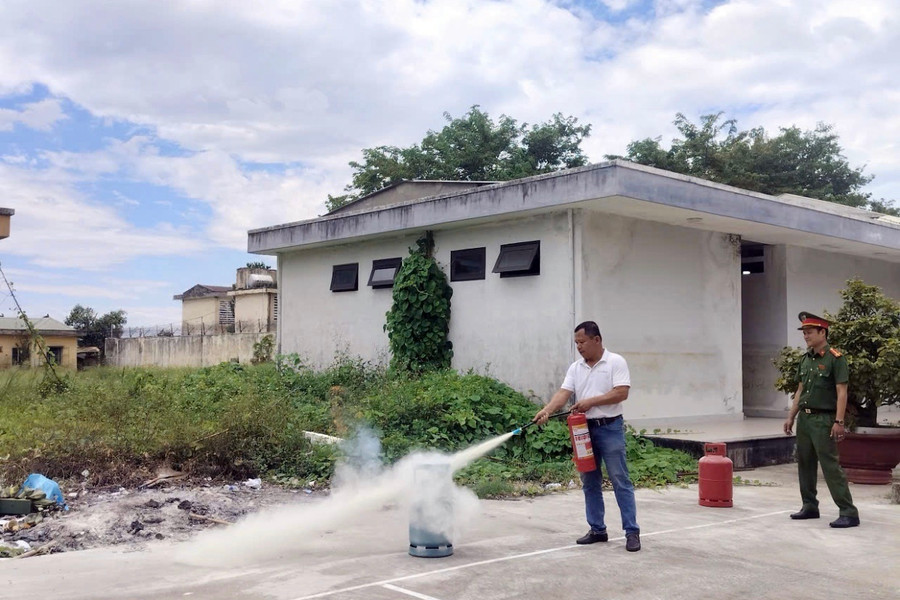 Phường Điện Bàn bồi dưỡng nghiệp vụ phòng cháy, chữa cháy và cứu nạn, cứu hộ cho lực lượng cơ sở