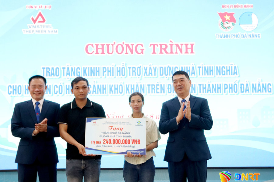 Hỗ trợ 240 triệu đồng xây nhà tình nghĩa cho 2 hộ dân có hoàn cảnh khó khăn