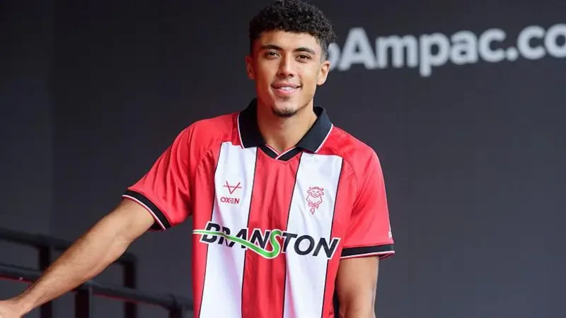 Man Utd để tiền đạo trẻ Ethan Wheatley gia nhập Lincoln City tại Championship theo dạng cho mượn