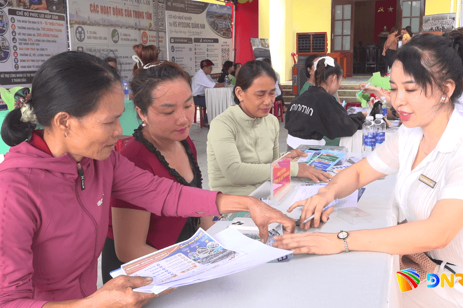 Hơn 15.000 vị trí việc làm được giới thiệu tại phiên tư vấn ở Thăng Điền