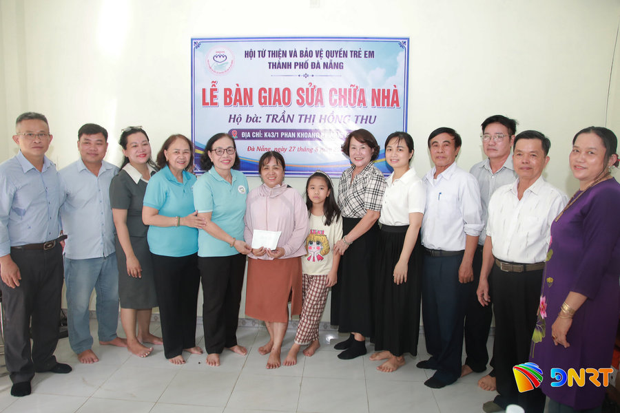 Bàn giao nhà sửa chữa mới cho hộ nghèo phường An Khê
