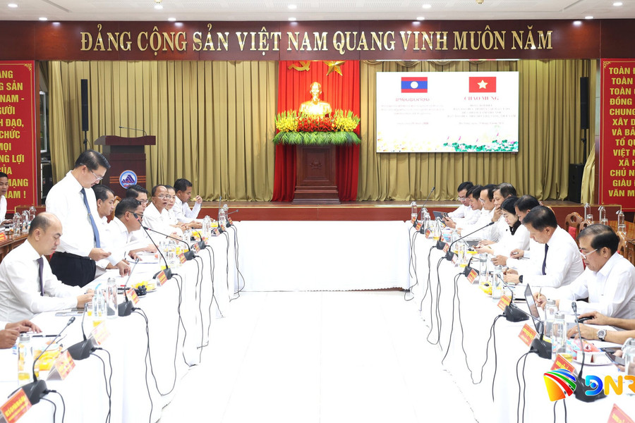 Da Nang and Laos' Salavan share experiences in Party organisation building