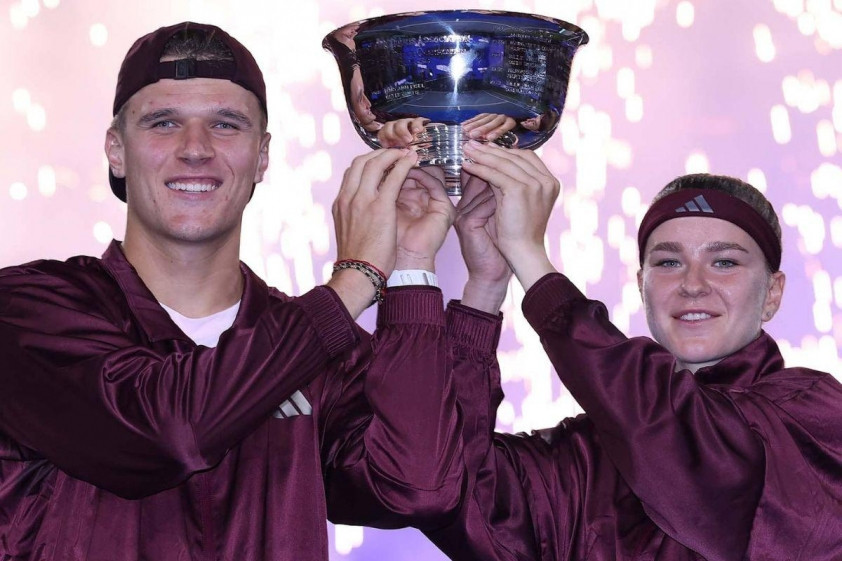 Nhận suất đặc cách, Karolina Muchova và Jakub Mensik bất ngờ vô địch đôi nam nữ US Open 2026