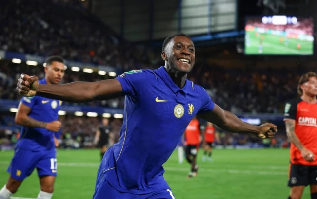 Chelsea vượt qua Luton Town 2-0: Danny Welbeck lập công đưa The Blues vào vòng 3 Carabao Cup