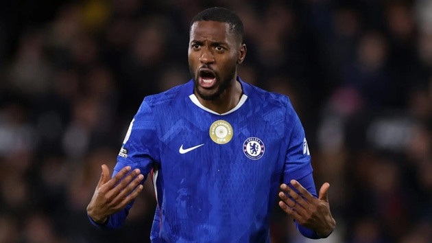 Man Utd khẩn trương nhắm bộ đôi sao Chelsea nhằm giải quyết cuộc khủng hoảng hàng thủ