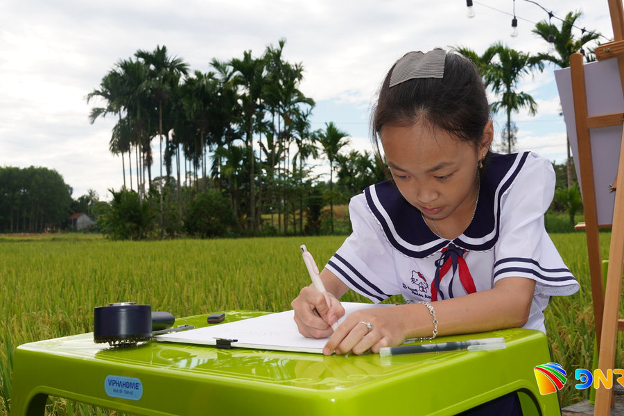 Thiếu nhi thi vẽ tranh về Làng cổ Lộc Yên