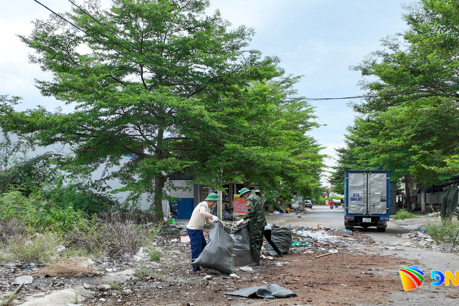 Những người trẻ tự nguyện làm sạch quê hương