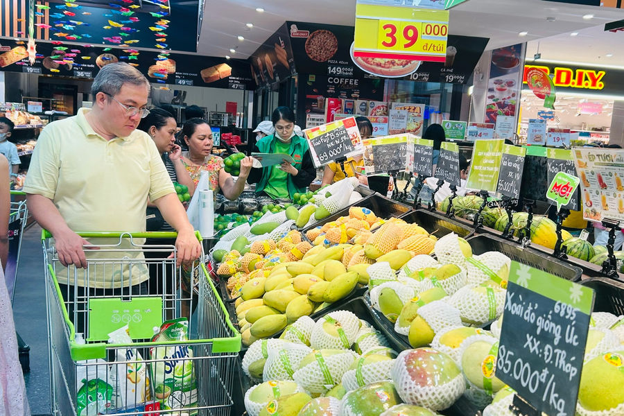 Sôi động hoạt động mua sắm dịp lễ 2/9