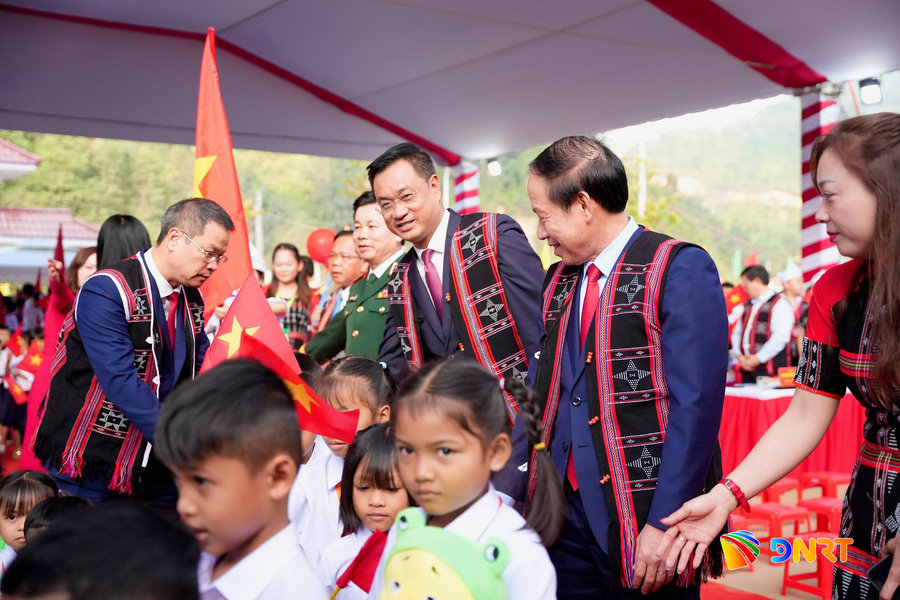 Phó Thủ tướng Chính phủ Lê Tiến Châu dự khánh thành Trường Phổ thông nội trú Tiểu học và THCS Tây Giang