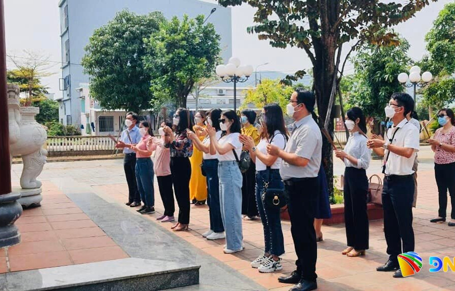Đổi mới sinh hoạt chi bộ: nhìn từ cách làm của Chi bộ Trường THPT Nguyễn Thượng Hiền