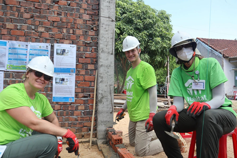 Global volunteers roll up sleeves to build homes for families in need in Da Nang