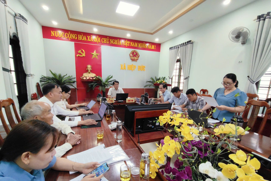 Lắng nghe, giải quyết việc dân